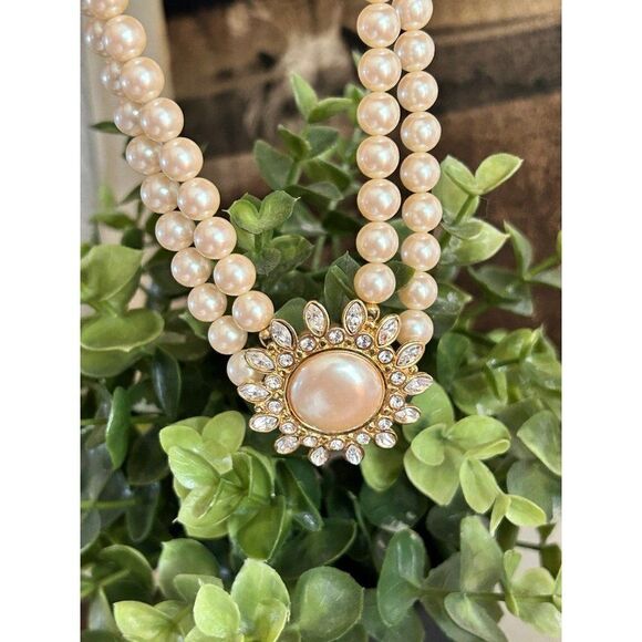 Money Double Strand Pearl Necklace - Picture 5 of 10